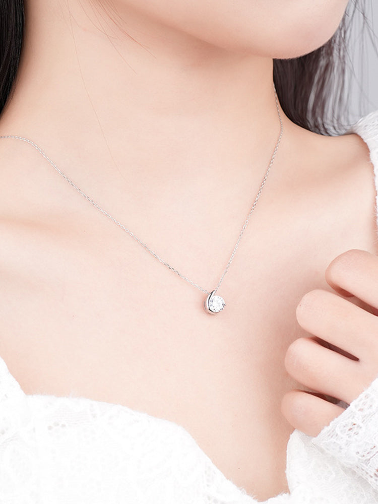 Round Cut Moissanite Pendant Necklaces